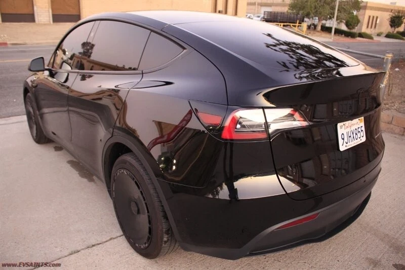 2023 Tesla Model Y - Image 17 of 21