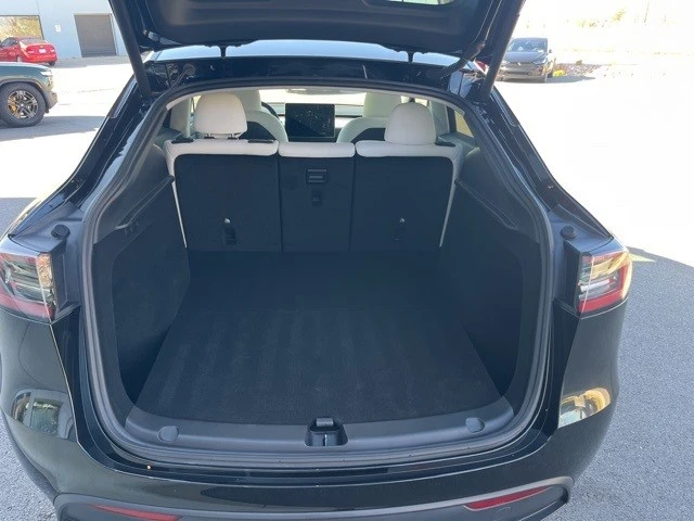 2023 Tesla Model Y - Image 17 of 21