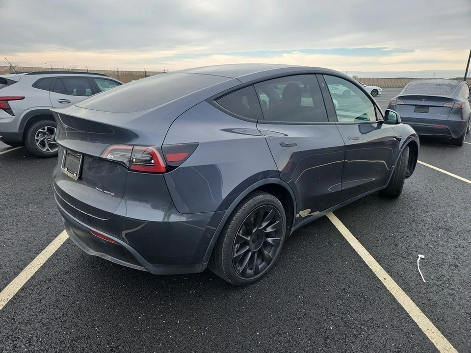 2023 Tesla Model Y - Image 4 of 6
