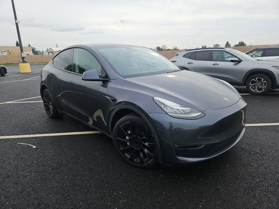 2023 Tesla Model Y - Image 2 of 6
