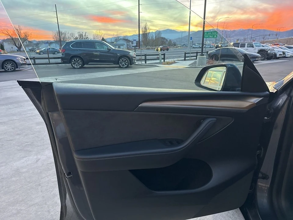 2023 Tesla Model Y - Image 10 of 21