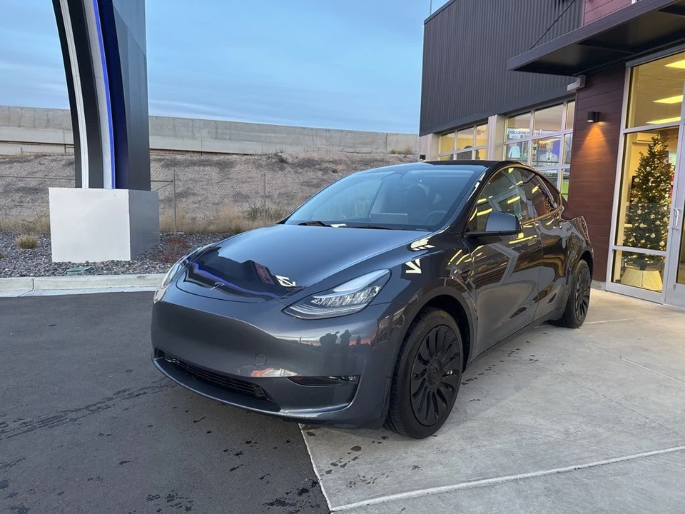 2023 Tesla Model Y - Image 3 of 21