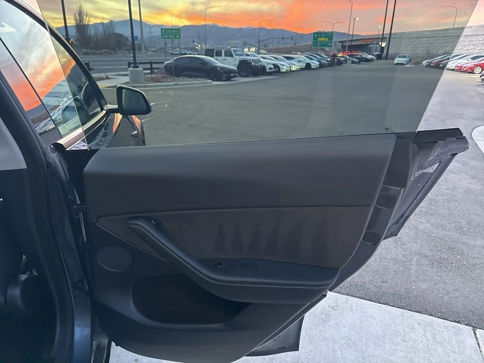 2023 Tesla Model Y - Image 17 of 21