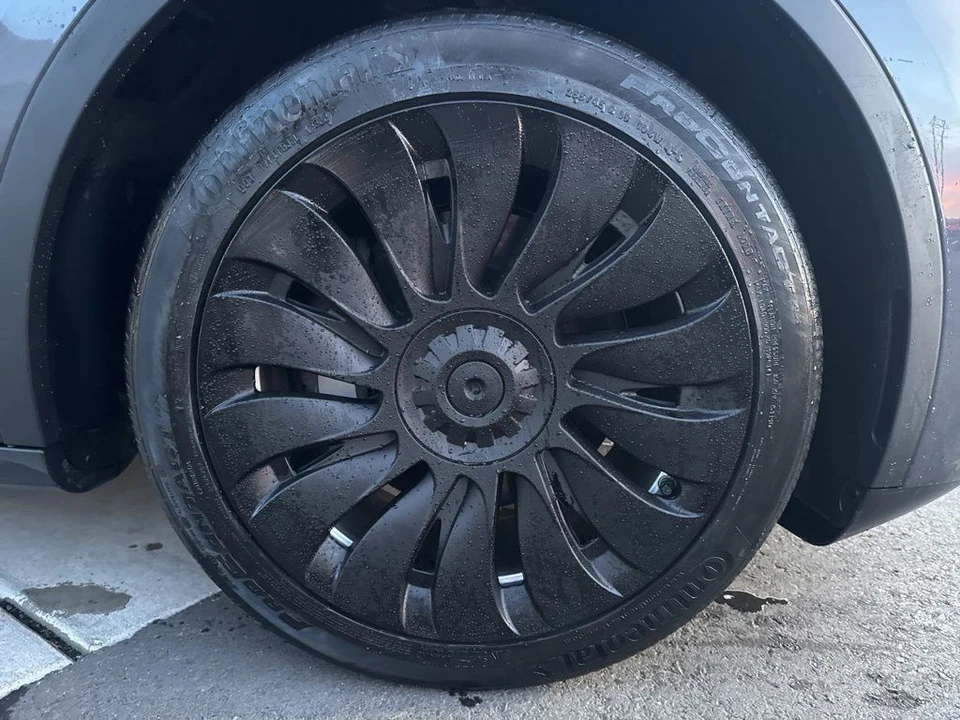 2023 Tesla Model Y - Image 9 of 21