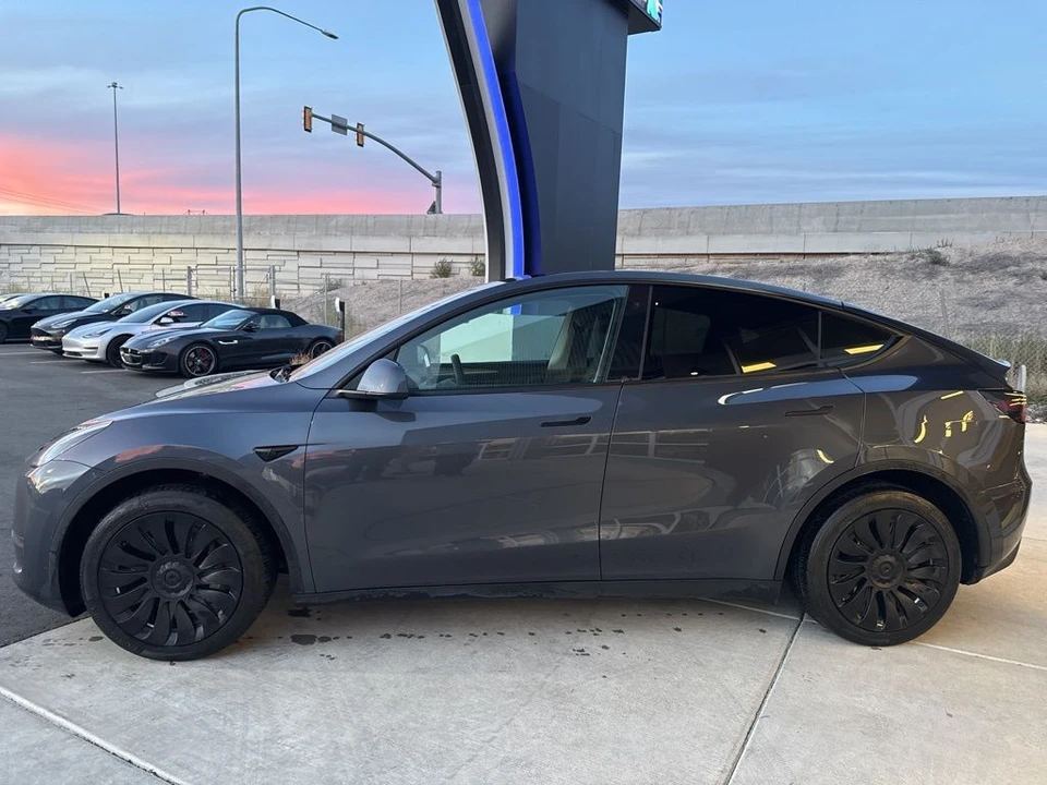 2023 Tesla Model Y - Image 4 of 21