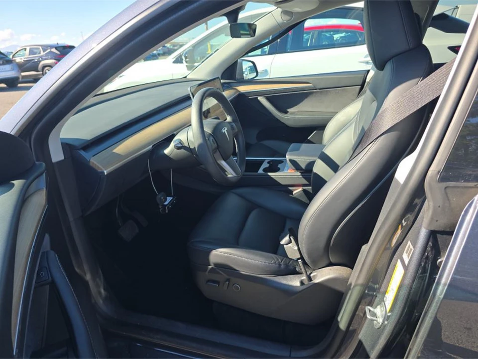 2023 Tesla Model Y - Image 5 of 7
