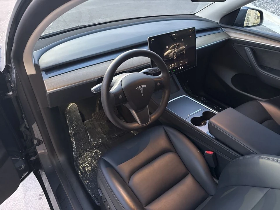 2023 Tesla Model Y - Image 11 of 21
