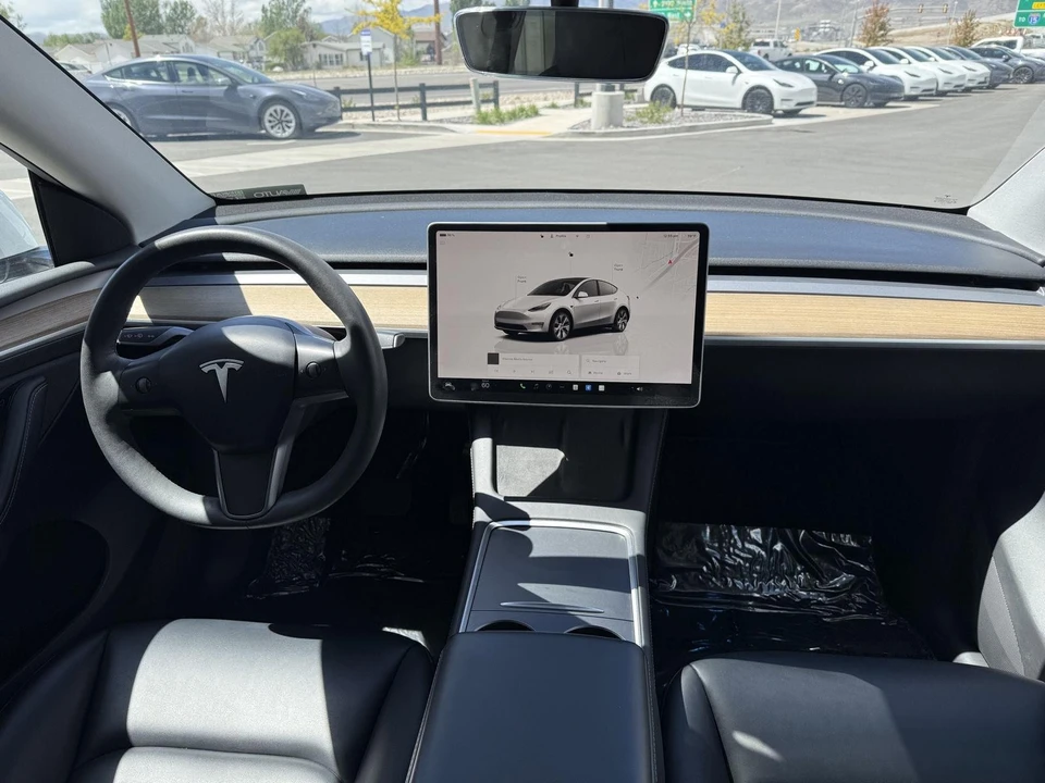 2023 Tesla Model Y - Image 21 of 27