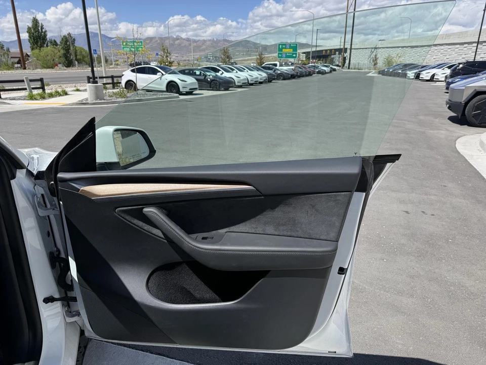 2023 Tesla Model Y - Image 22 of 27