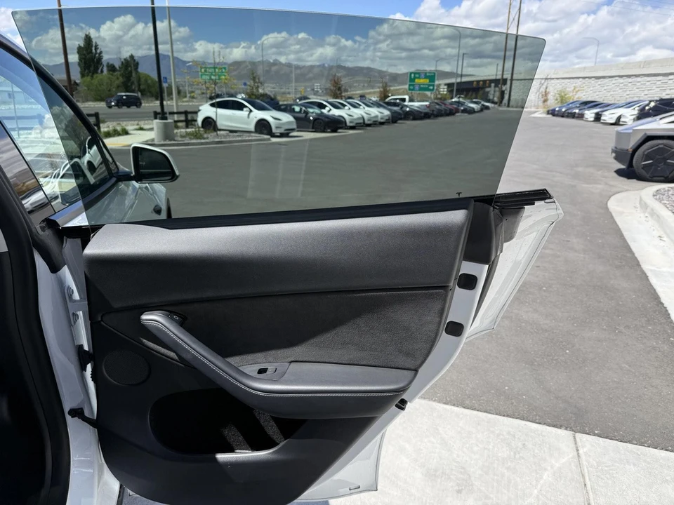 2023 Tesla Model Y - Image 18 of 27