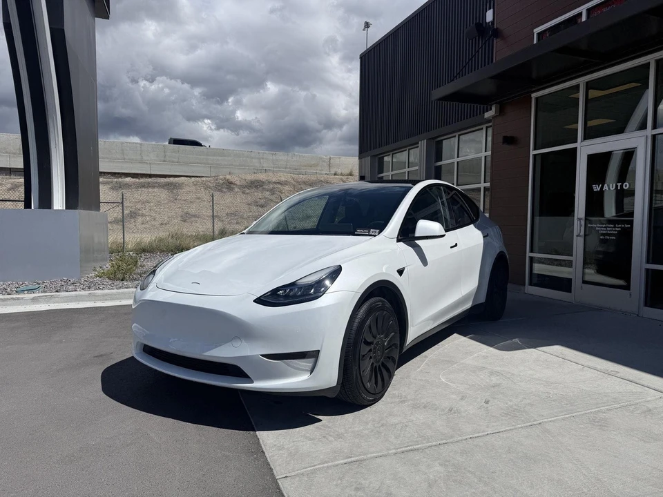 2023 Tesla Model Y - Image 4 of 27