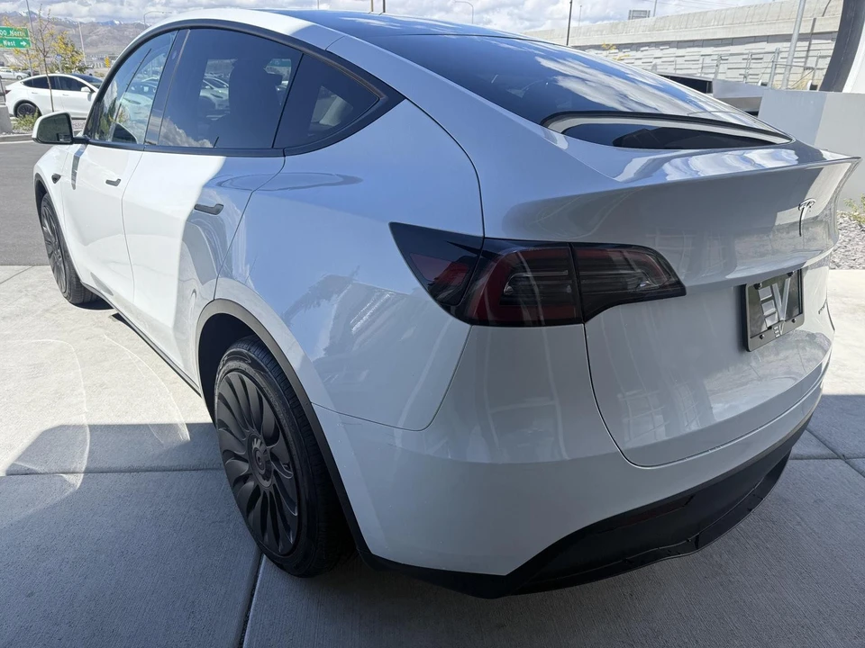 2023 Tesla Model Y - Image 6 of 27