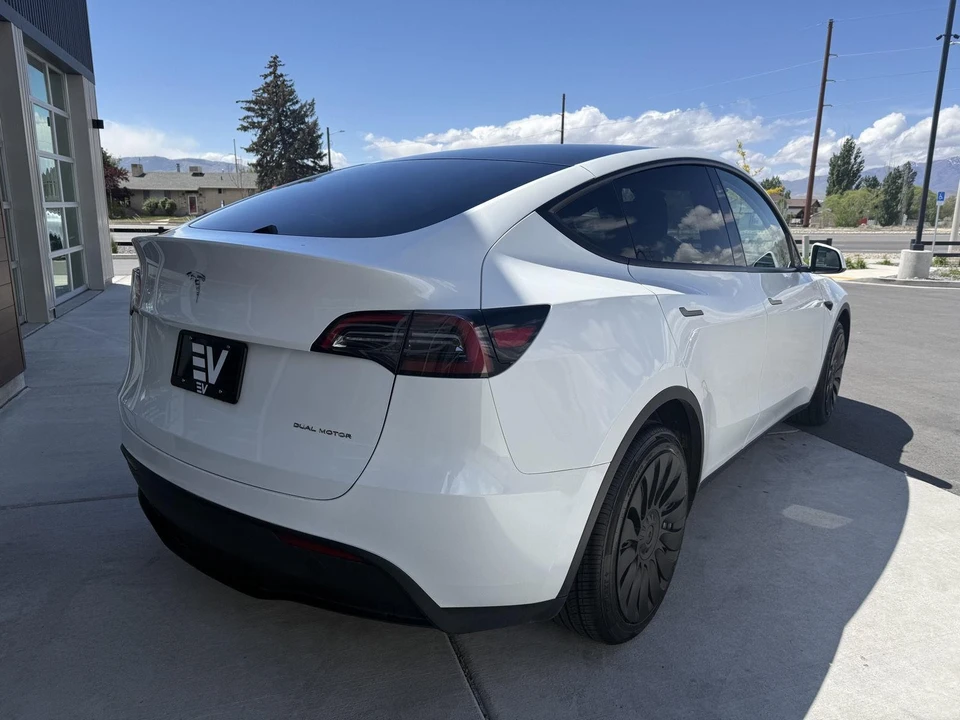 2023 Tesla Model Y - Image 8 of 27