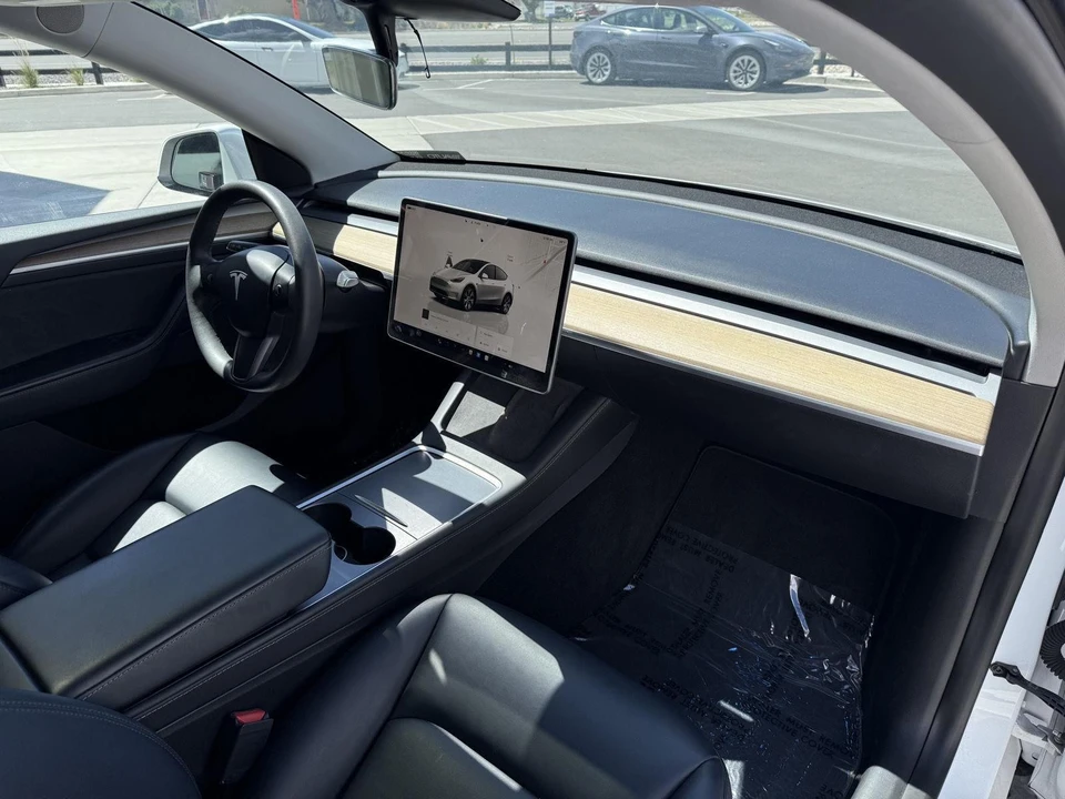2023 Tesla Model Y - Image 23 of 27