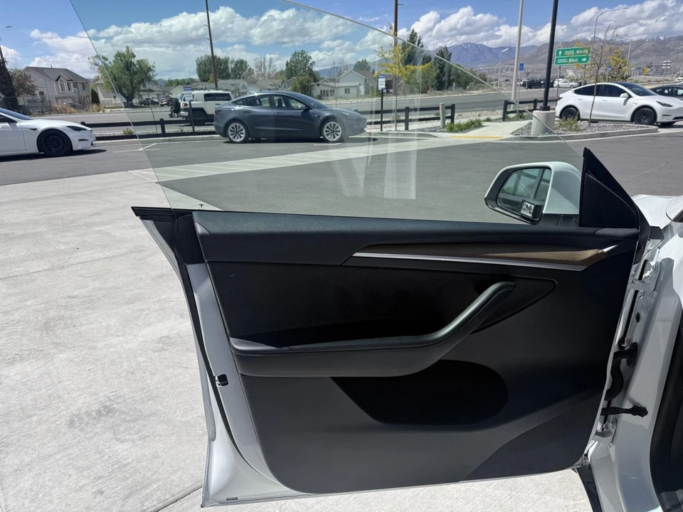 2023 Tesla Model Y - Image 11 of 27