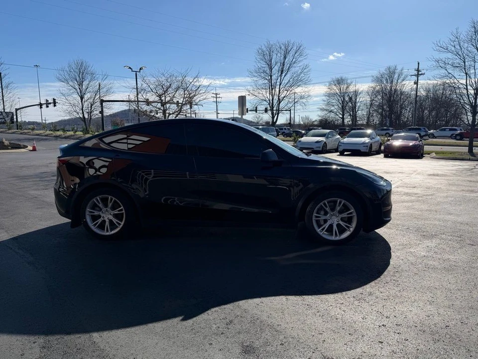 2023 Tesla Model Y - Image 4 of 21