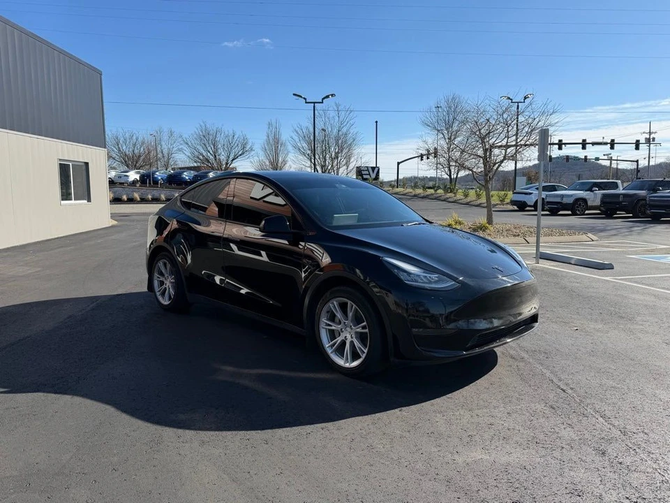 2023 Tesla Model Y - Image 3 of 21