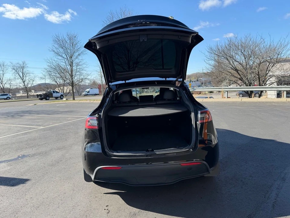 2023 Tesla Model Y - Image 8 of 21