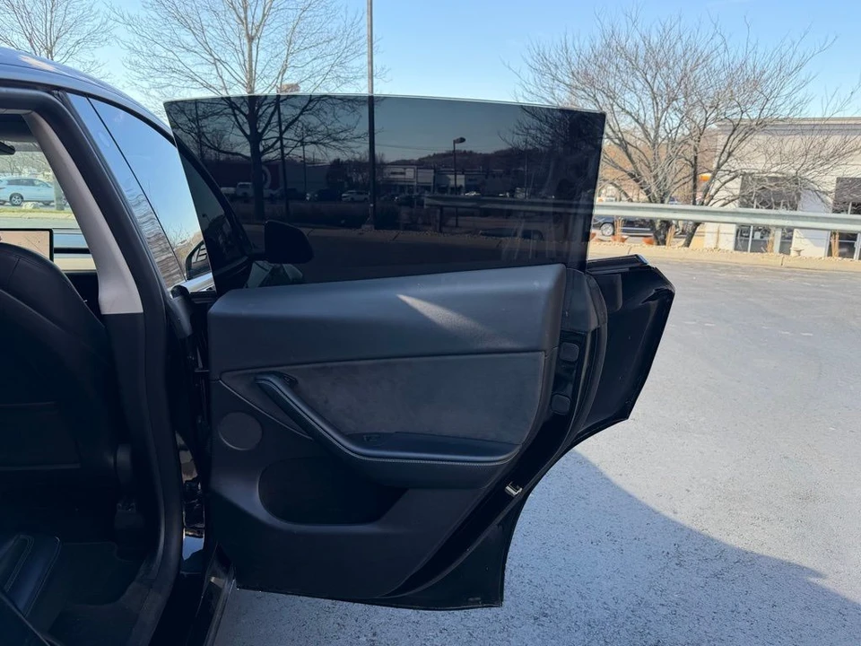 2023 Tesla Model Y - Image 18 of 21