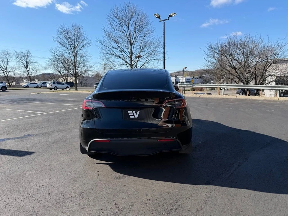 2023 Tesla Model Y - Image 7 of 21