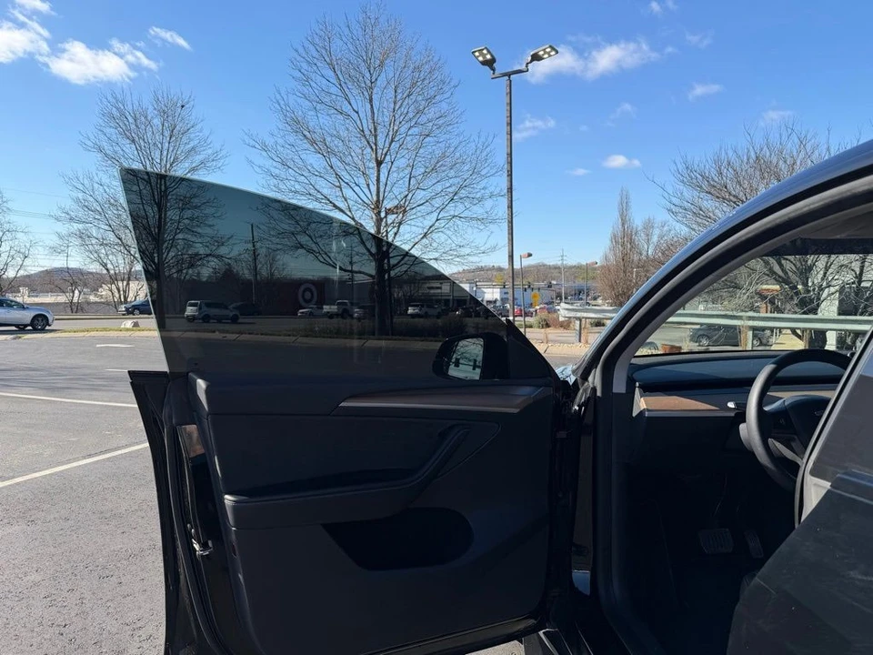 2023 Tesla Model Y - Image 9 of 21