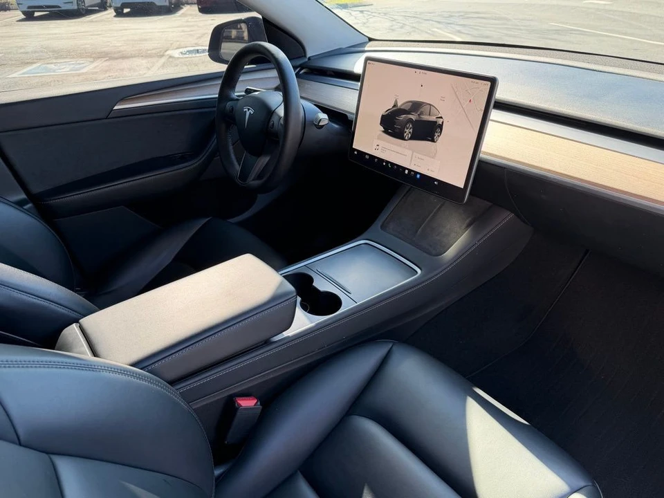 2023 Tesla Model Y - Image 17 of 21