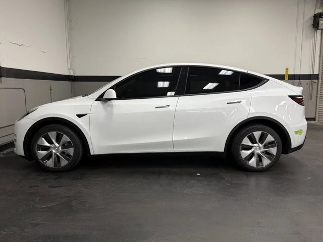 2023 Tesla Model Y - Image 9 of 12