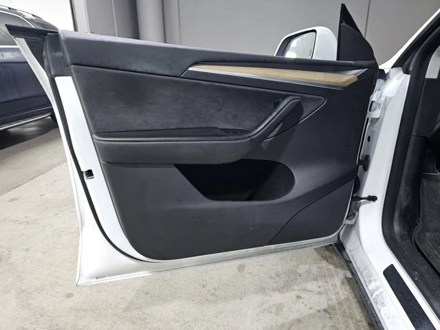 2023 Tesla Model Y - Image 10 of 12