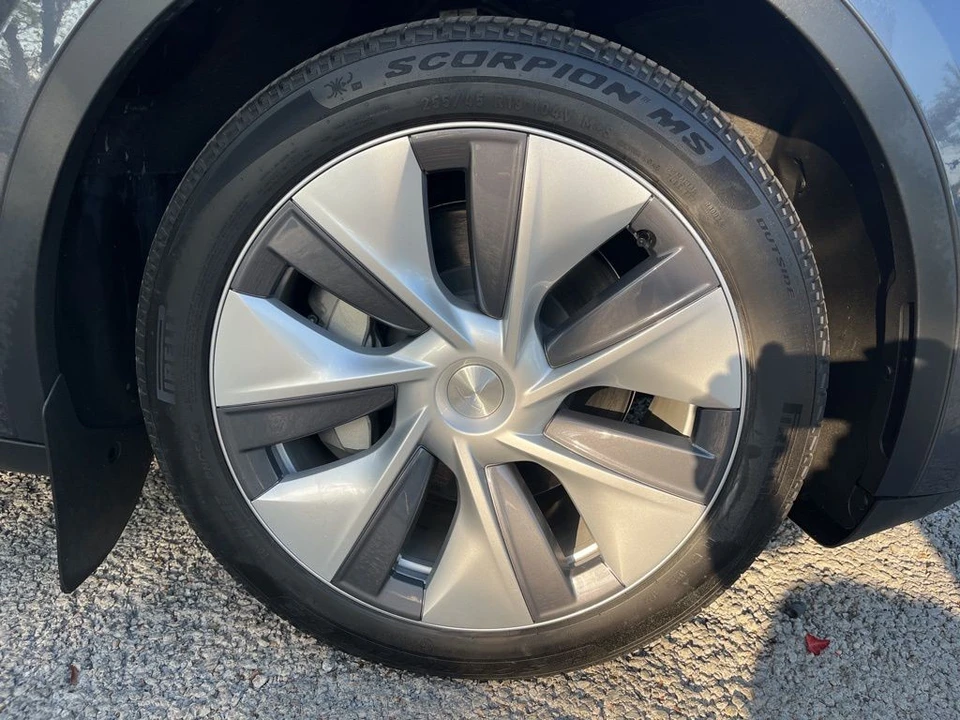 2023 Tesla Model Y - Image 4 of 10