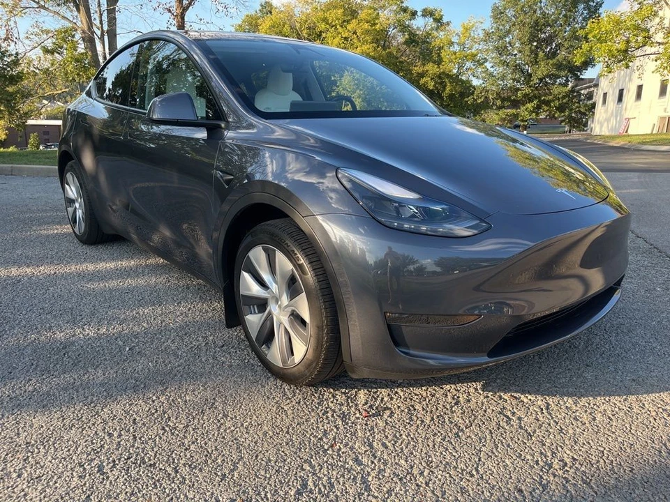 2023 Tesla Model Y - Image 3 of 10