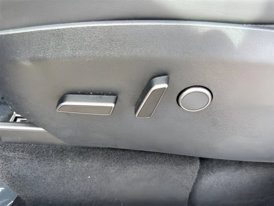 2023 Tesla Model Y - Image 10 of 12