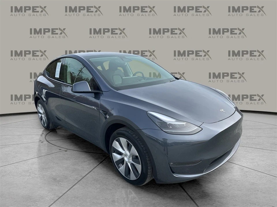 2023 Tesla Model Y - Image 7 of 12