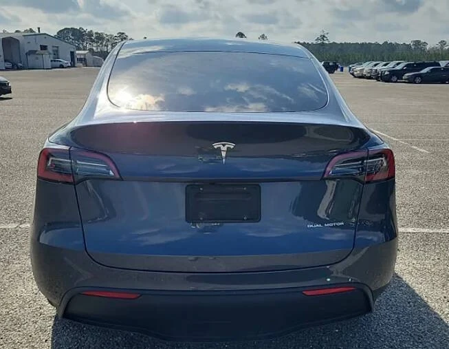 2023 Tesla Model Y - Image 7 of 10