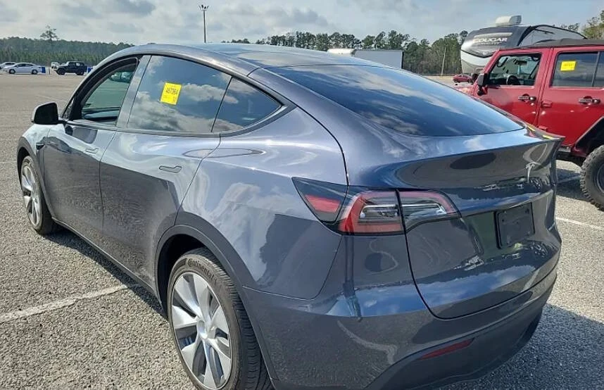 2023 Tesla Model Y - Image 5 of 10