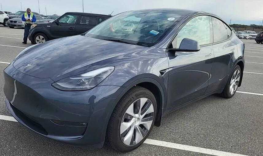 2023 Tesla Model Y - Image 2 of 11