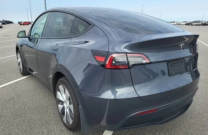 2023 Tesla Model Y - Image 5 of 11