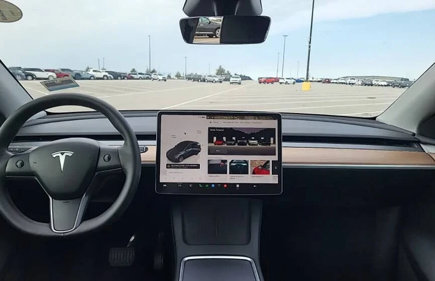 2023 Tesla Model Y - Image 10 of 11