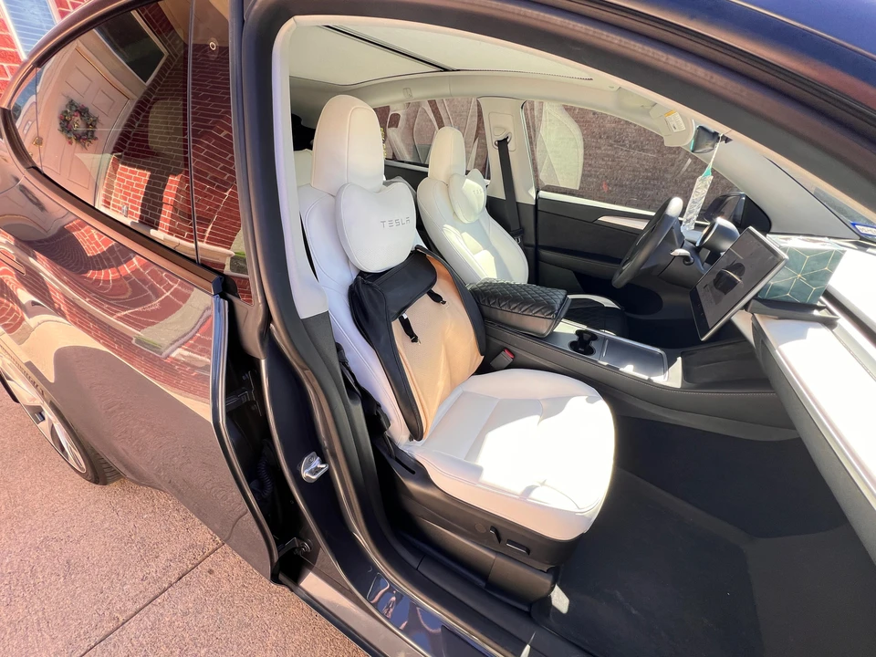 2023 Tesla Model Y - Image 28 of 31
