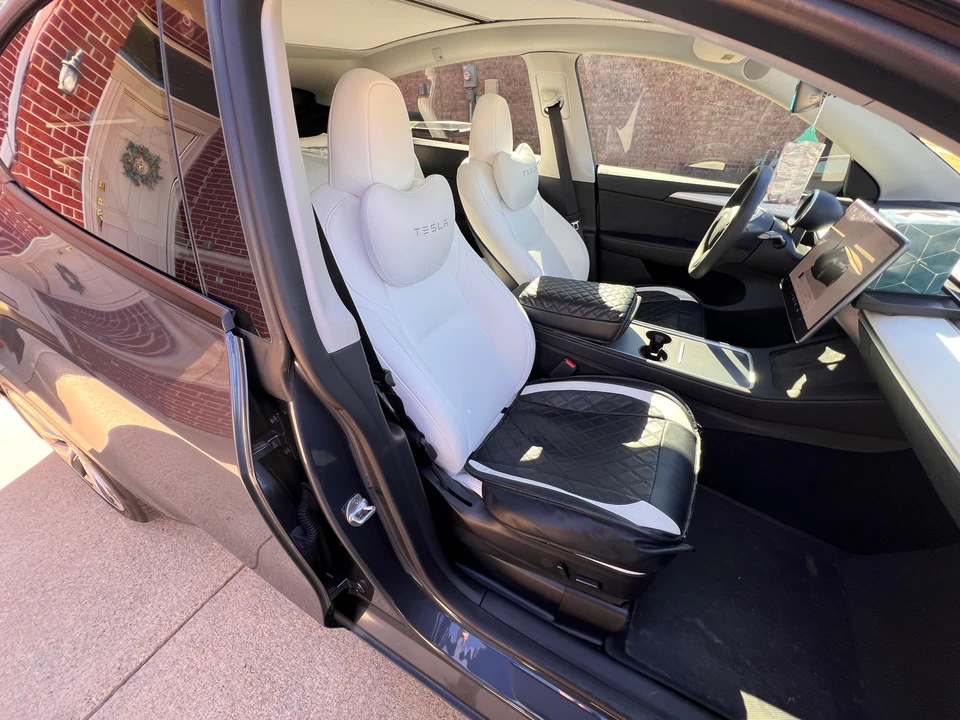 2023 Tesla Model Y - Image 27 of 31