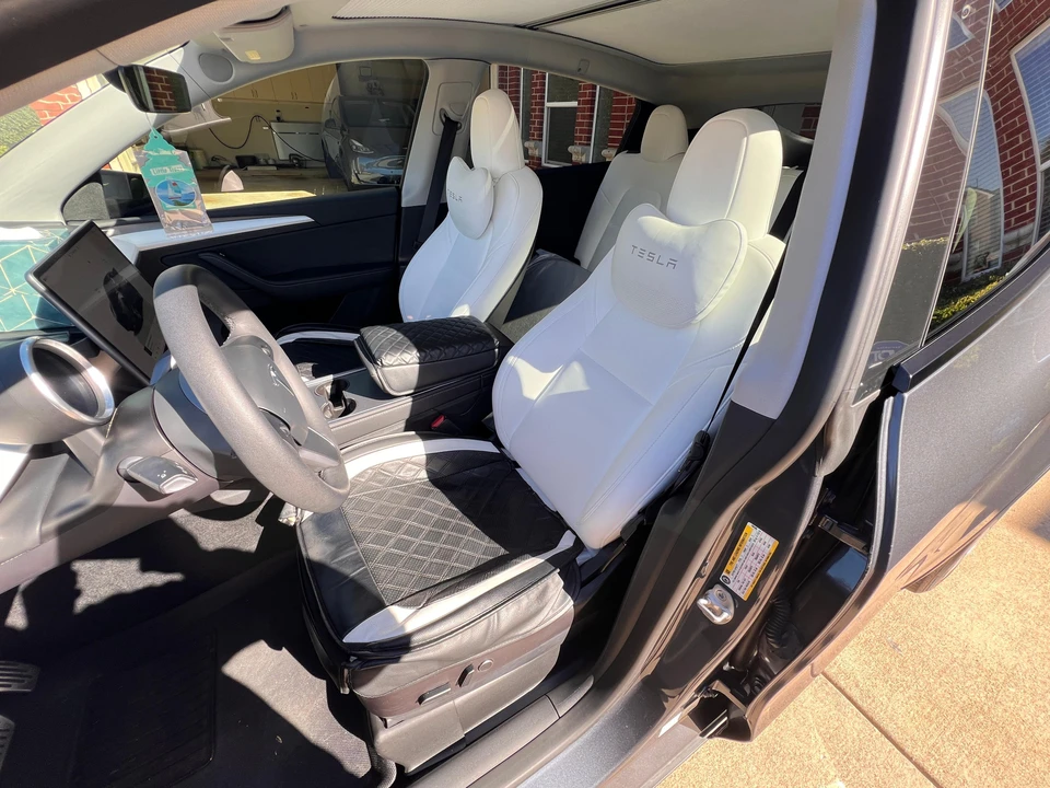 2023 Tesla Model Y - Image 25 of 31