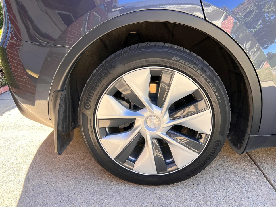 2023 Tesla Model Y - Image 19 of 31