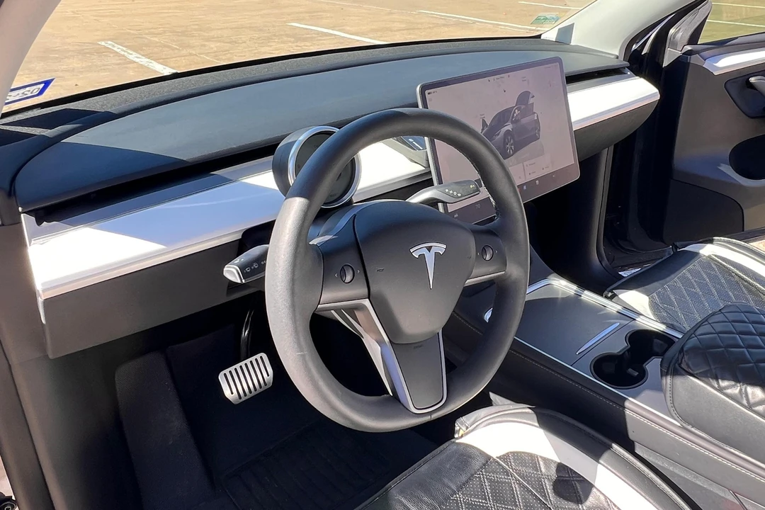 2023 Tesla Model Y - Image 21 of 31