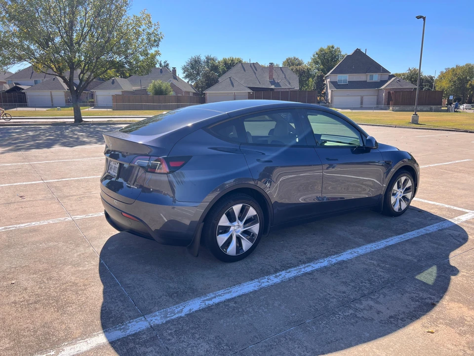 2023 Tesla Model Y - Image 13 of 31