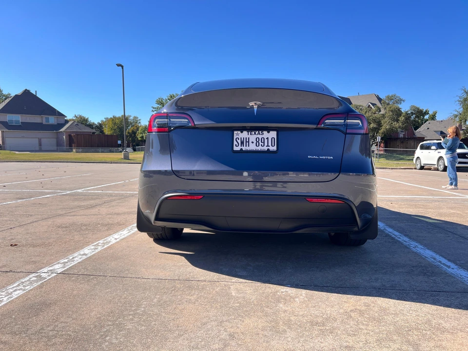 2023 Tesla Model Y - Image 12 of 31