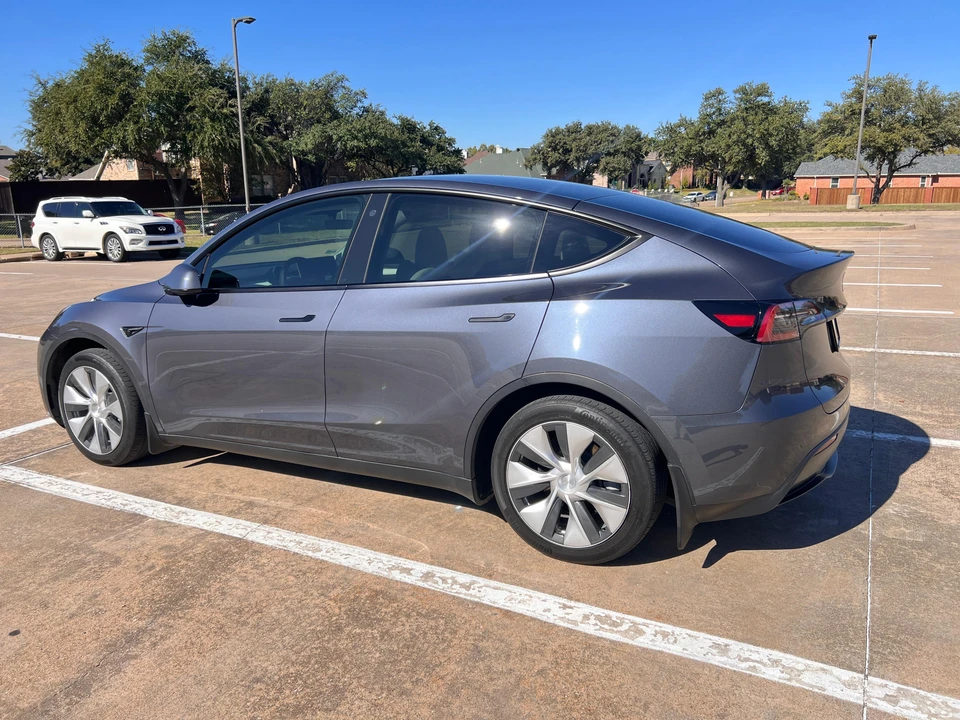 2023 Tesla Model Y - Image 8 of 31