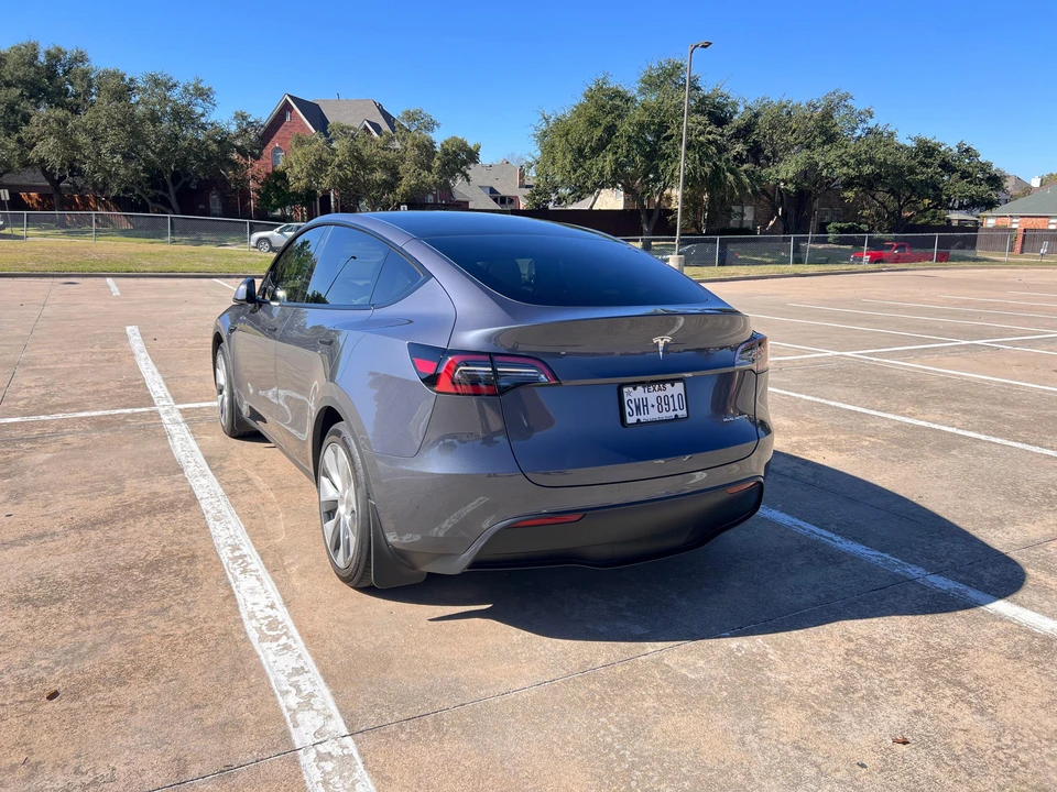2023 Tesla Model Y - Image 10 of 31