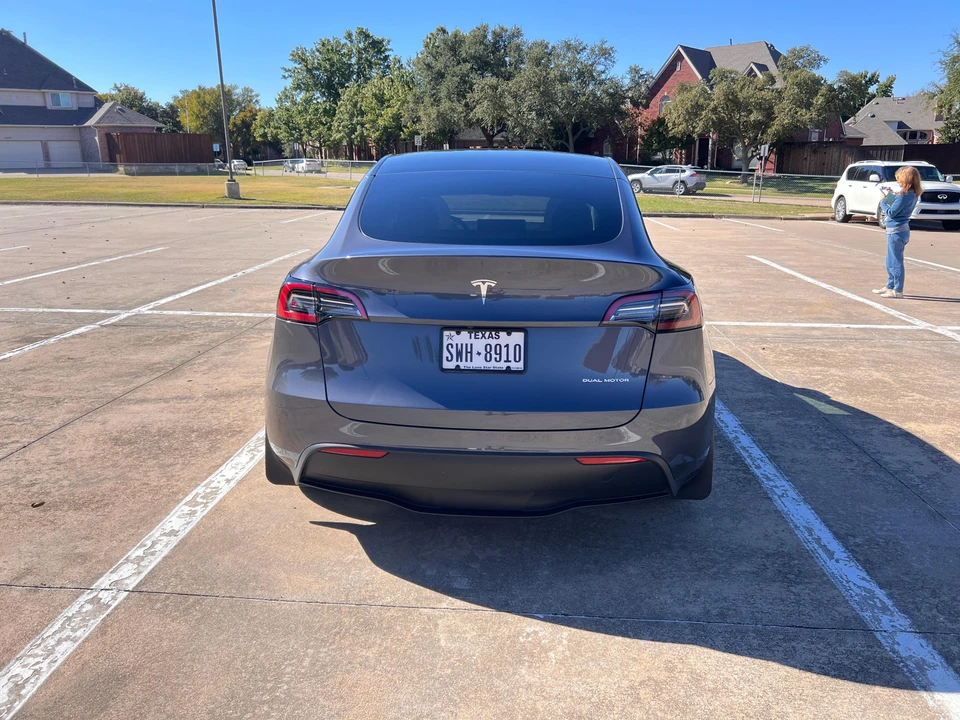 2023 Tesla Model Y - Image 11 of 31