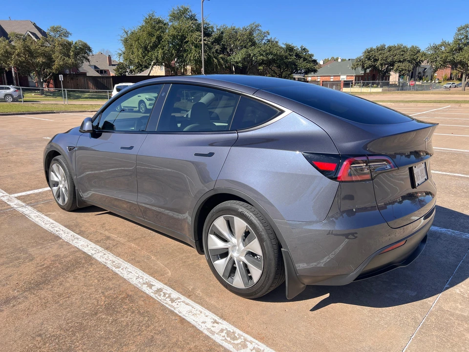 2023 Tesla Model Y - Image 9 of 31