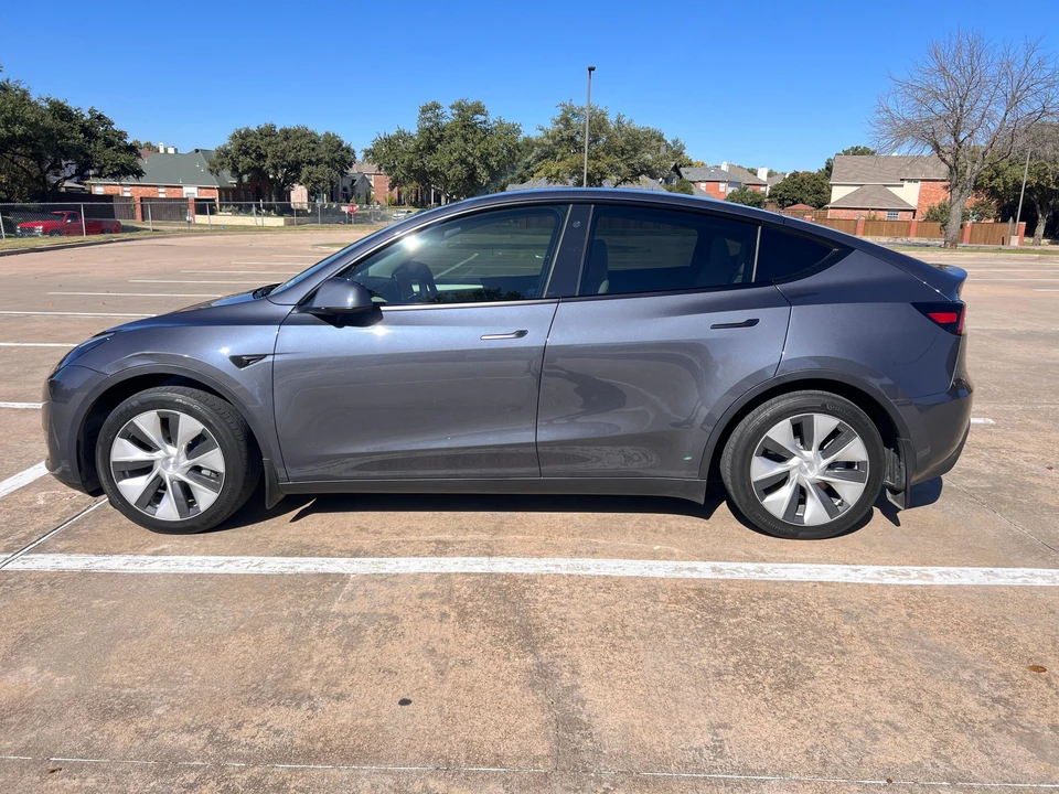 2023 Tesla Model Y - Image 7 of 31