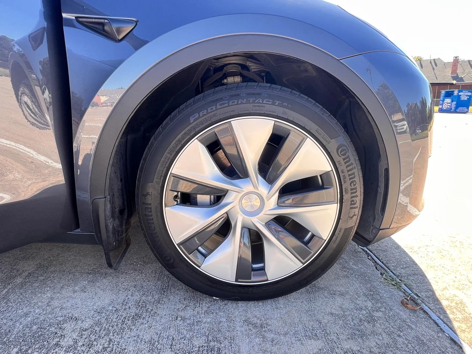 2023 Tesla Model Y - Image 20 of 31